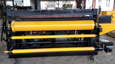 Color Customized Chicken Wire Mesh Machine , Fully Automatic Wire Net Making Machine